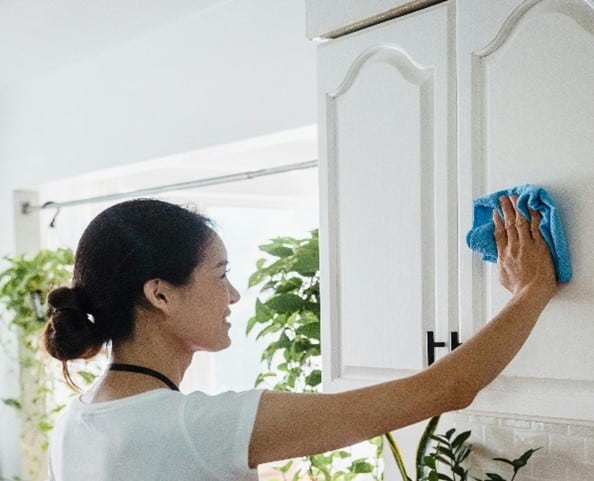 6 Features of Custom Kitchen Cabinets - E&B Granite